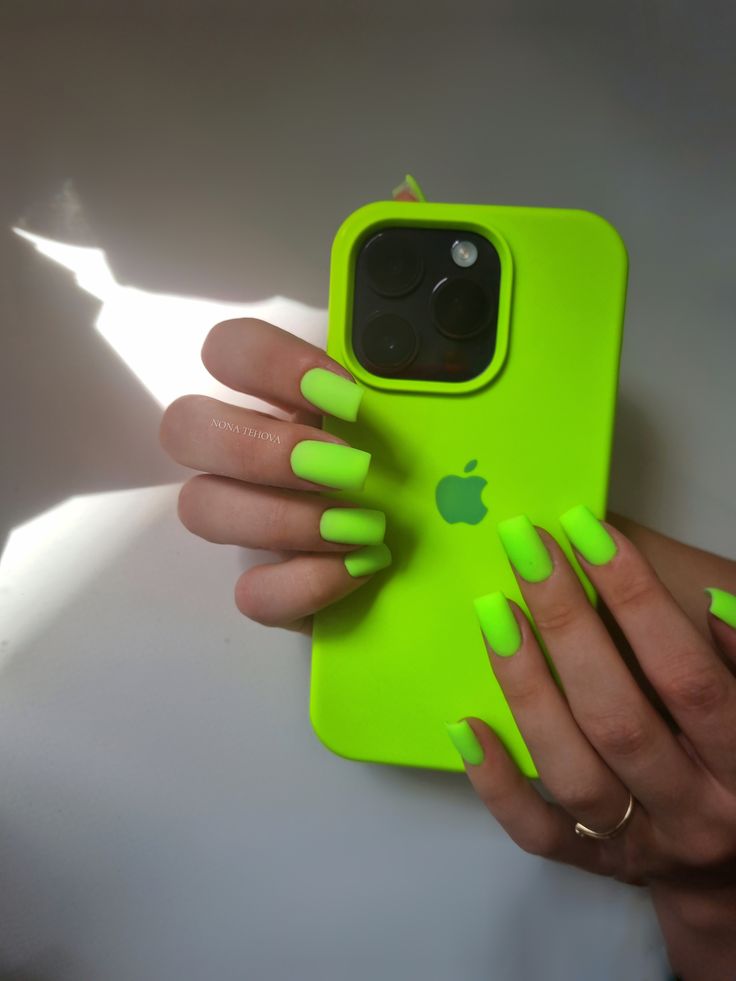 iPhone Liquid Silicone Logo Case (Fluorescent Green)