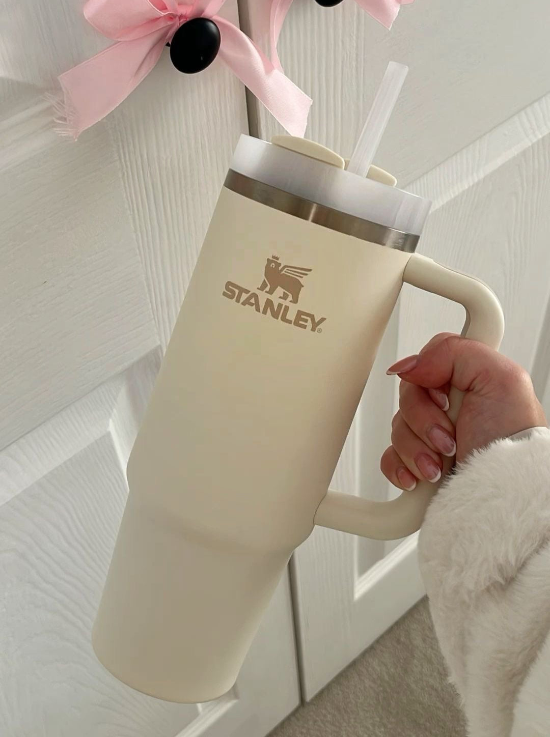 The Quencher H2.0 Tumbler 40 OZ With Lid & Straw (Cream)
