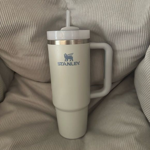 The Quencher H2.0 Tumbler 40 OZ With Lid & Straw (Cloudy Gray)