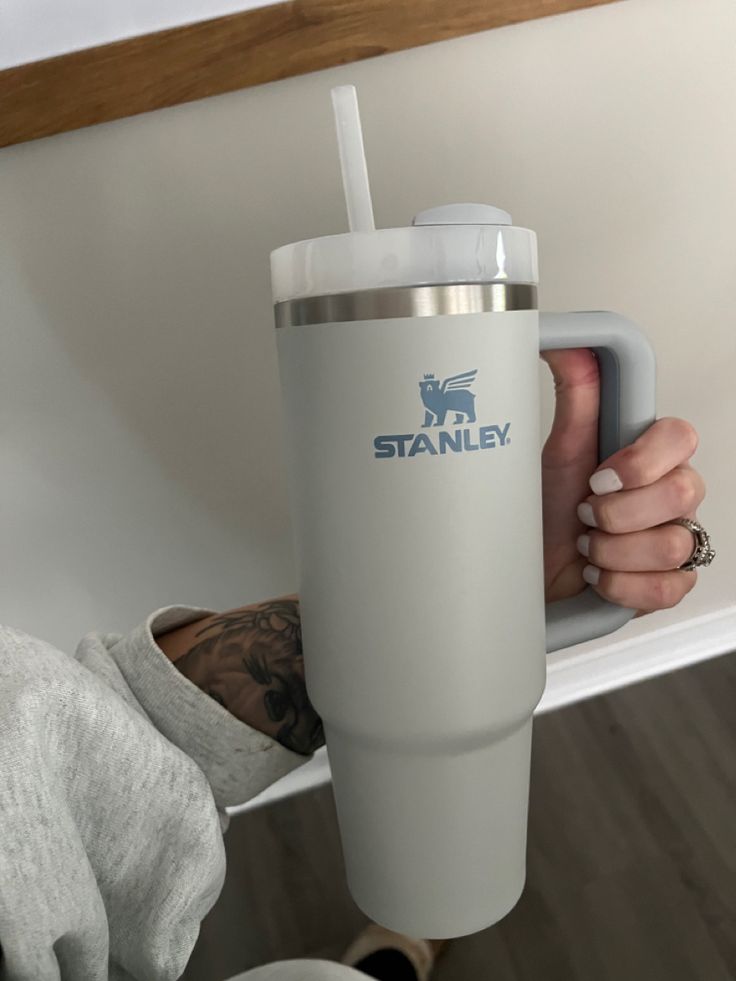 The Quencher H2.0 Tumbler 40 OZ With Lid & Straw (Cloudy Gray)